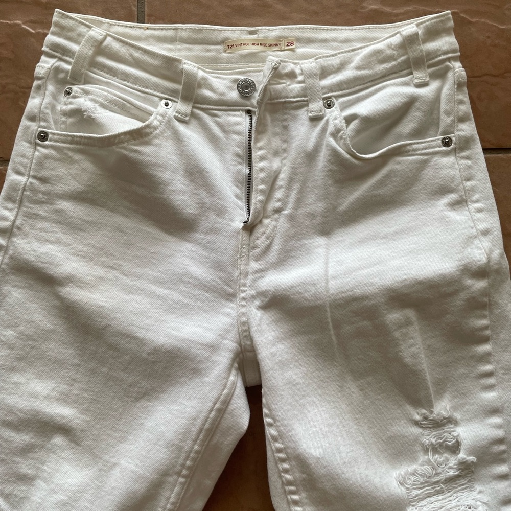 White Levi’s 721 Vintage High Rise Skinny Jeans - Picture 5 of 11